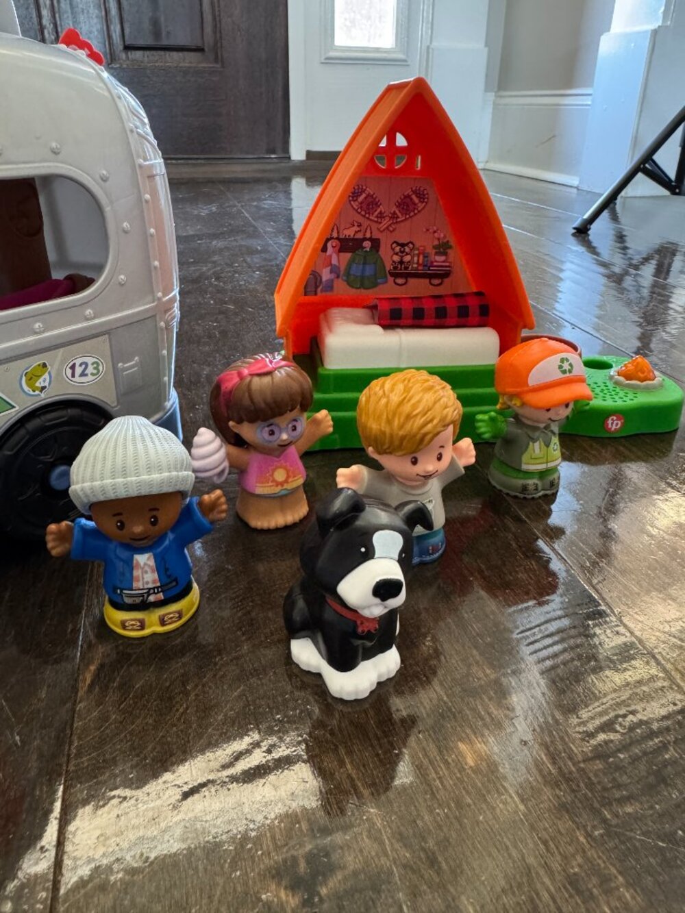 Fisher Price Little People Light Up Learning Camper A Frame Cabin Playset Assort - Picture 2 of 7